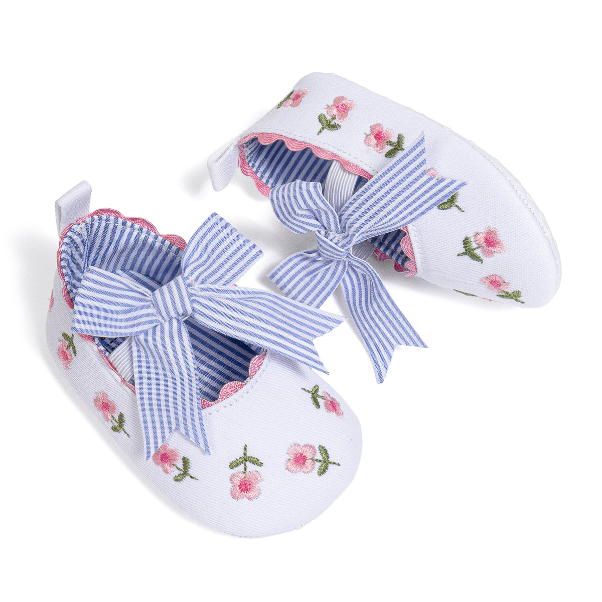 Embroidered girls baby shoes with front bow.