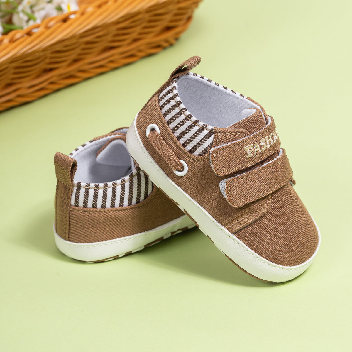 Boys Velcro baby shoes. PT5135