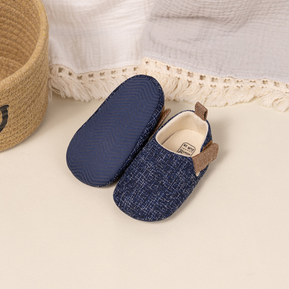 Cute Cloth slip on baby shoes. PT5138