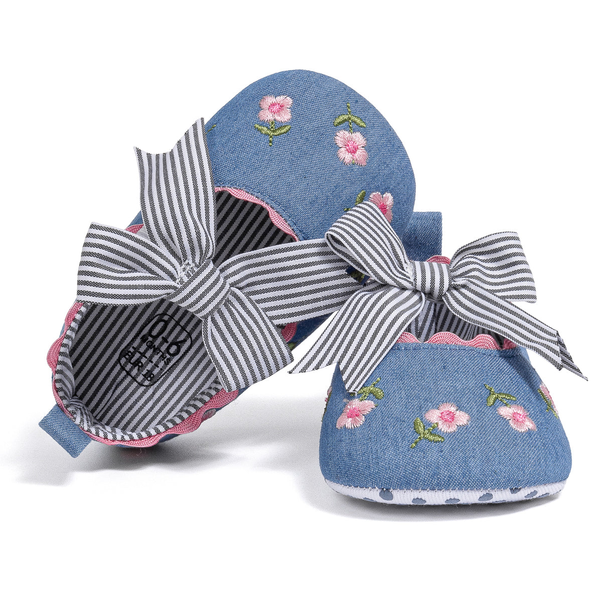 Embroidered girls baby shoes with front bow.
