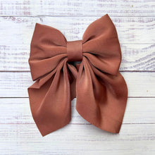 Load image into Gallery viewer, Super cute toddler bows with alligator clip.
