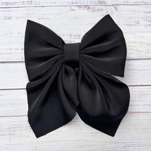 Load image into Gallery viewer, Super cute toddler bows with alligator clip.
