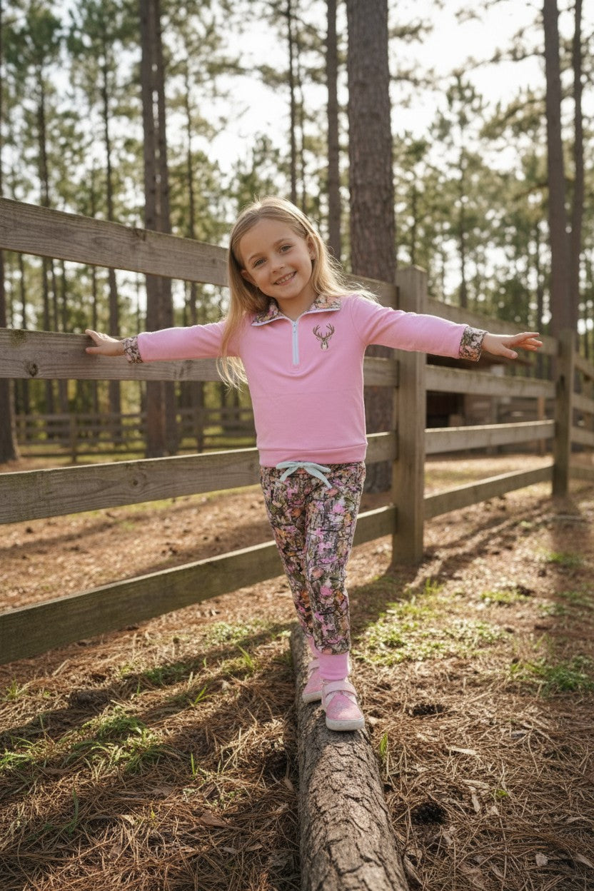 Pink sweatshirt with embroidered reindeer and camouflage pants with pockets. GLP0425-26-MON