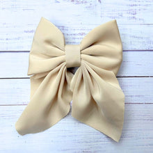 Load image into Gallery viewer, Super cute toddler bows with alligator clip.
