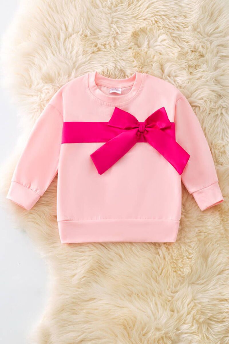 Fuchsia bow on lt. pink sweatshirt. TPG50486