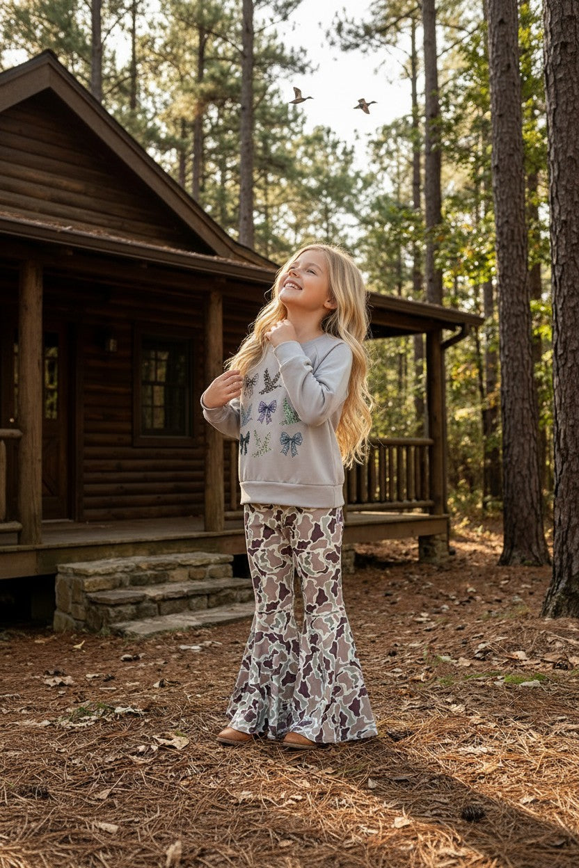 Gray duck & bow printed sweatshirt and camouflage bell bottoms. OFG61394 -S-