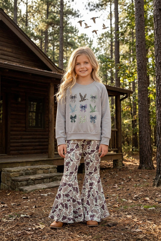 Gray duck & bow printed sweatshirt and camouflage bell bottoms. OFG61394 -S-