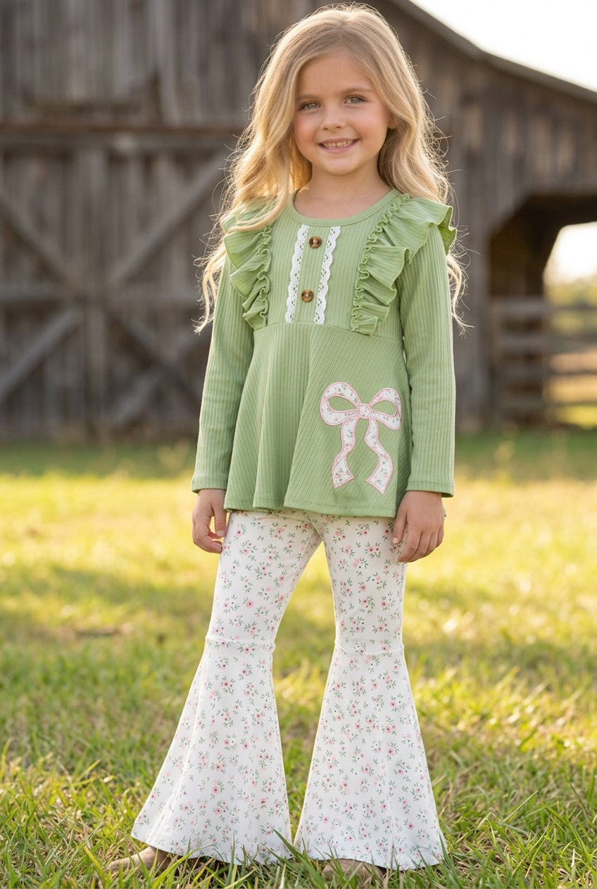 Green ribbed fabric tunic with floral applique bow and floral pants. OFG61403 Mon