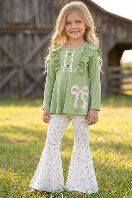 Green ribbed fabric tunic with floral applique bow and floral pants. OFG61403-M