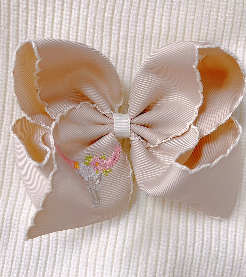 Tan embroidered hair bows w/ moon stitch. BW-DSG-5151