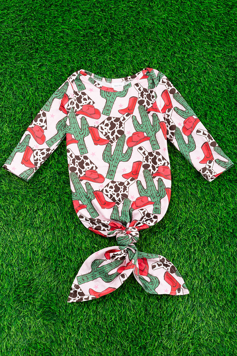 Red cowgirl hat & cactus printed baby gown. PJG65113016 ONE SIZE