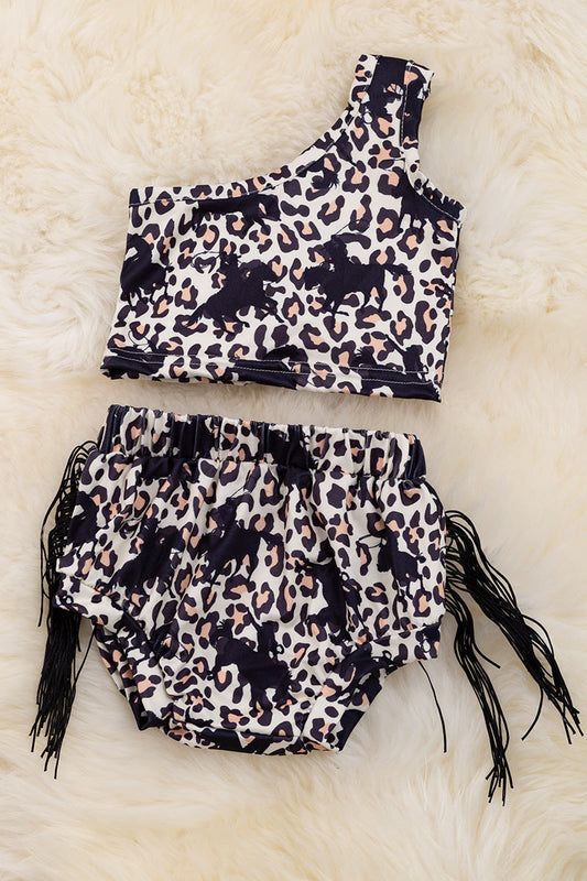 Cheetah 2 piece baby set.