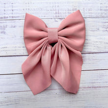 Load image into Gallery viewer, Super cute toddler bows with alligator clip.
