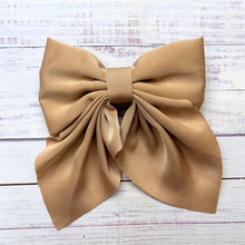 Load image into Gallery viewer, Super cute toddler bows with alligator clip.
